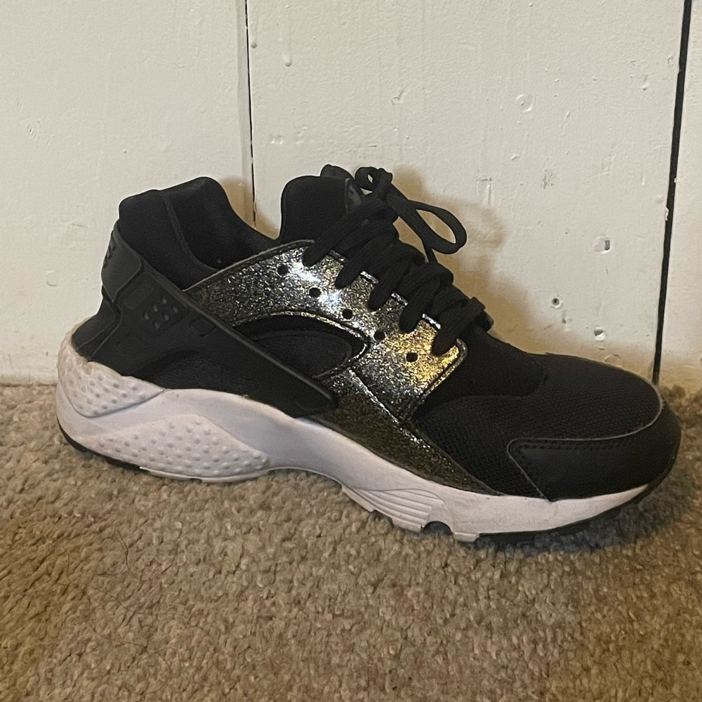 Nike Black & Gold Sparkle Huaraches